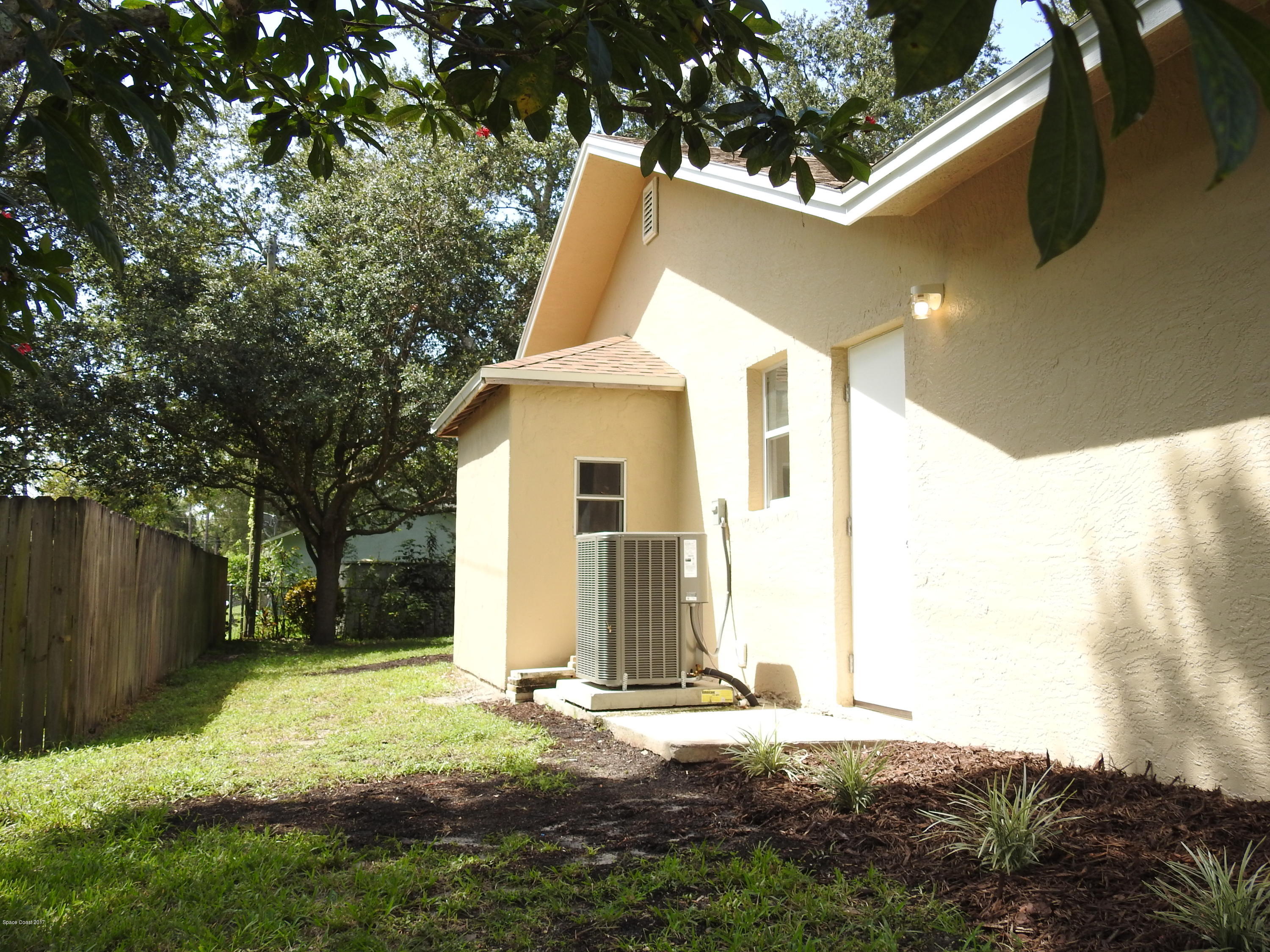 230 Rios Circle Southeast Palm Bay, FL 32909 - Photo 4 of 41 DSCN0909