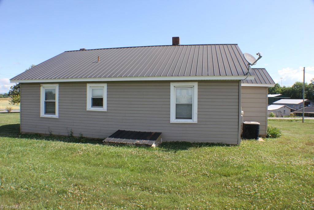 113 McCraw Road Dobson, NC 27017 - Photo 3 of 20 Gallery Image 3