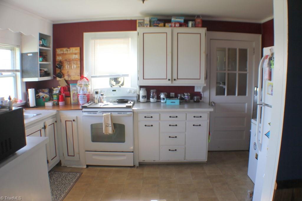 113 McCraw Road Dobson, NC 27017 - Photo 7 of 20 Gallery Image 7