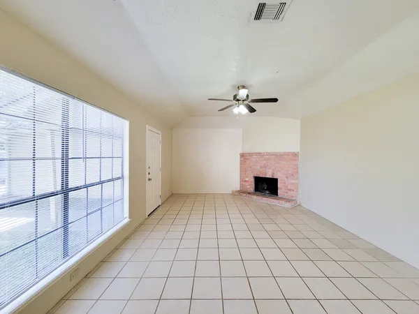 $1,295 | 10059 Emerald Creek Drive, Houston, TX 77070