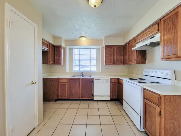 $1,295 | 10059 Emerald Creek Drive, Houston, TX 77070