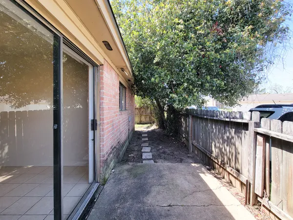 $1,295 | 10059 Emerald Creek Drive, Houston, TX 77070