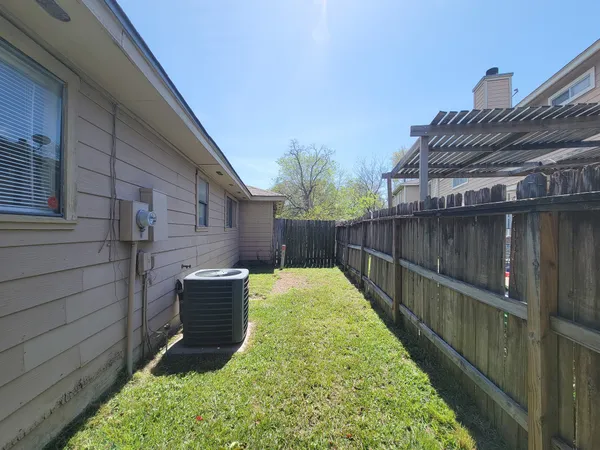 $1,295 | 10059 Emerald Creek Drive, Houston, TX 77070