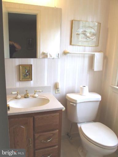 9722 Fernwood Road Bethesda, MD 20817 - Photo 20 of 24 Master Bath