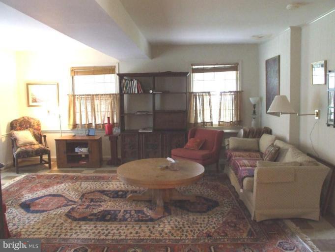 9722 Fernwood Road Bethesda, MD 20817 - Photo 3 of 24 Family Room