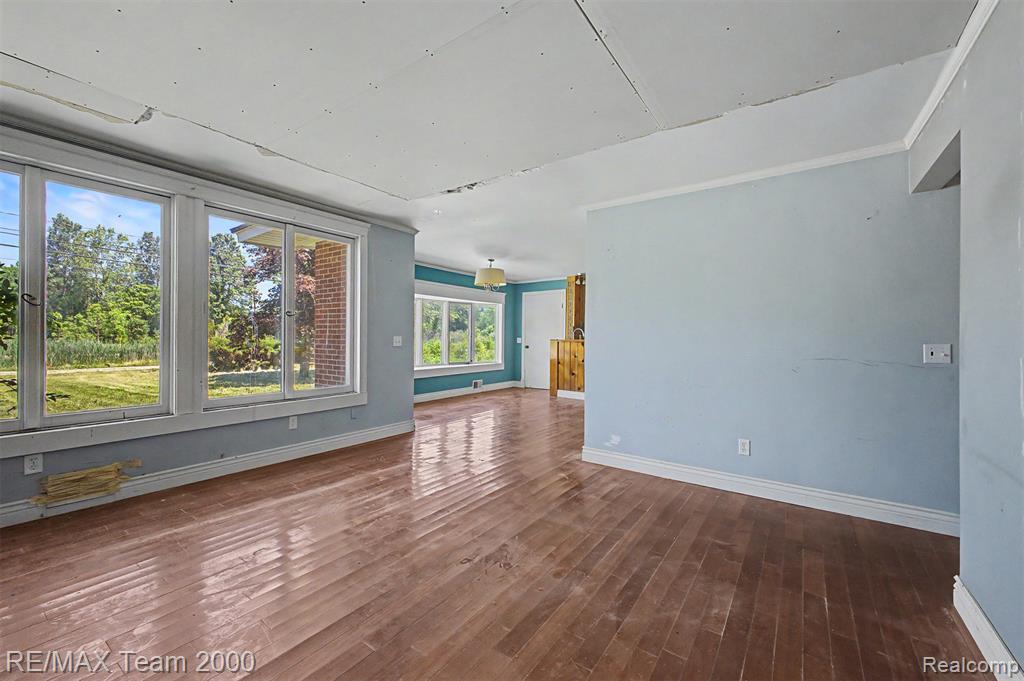 2145 Oakville Waltz Road New Boston, MI 48164 - Photo 7 of 56