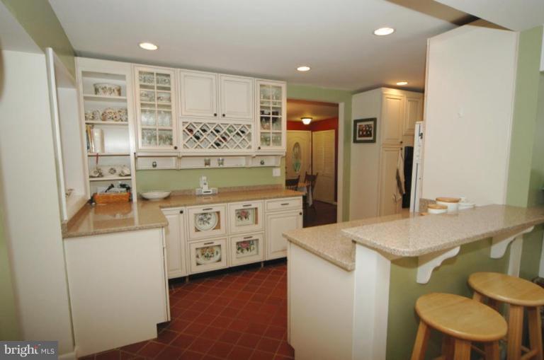 301 Old Courthouse Road Northeast Vienna, VA 22180 - Photo 11 of 19 Kitchen