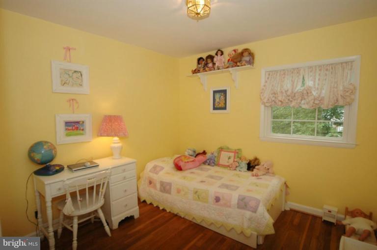 301 Old Courthouse Road Northeast Vienna, VA 22180 - Photo 8 of 19 Bedroom #4