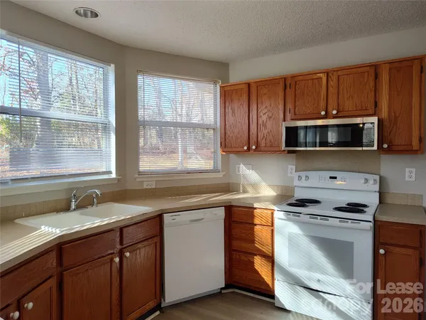 $1,895 | 10000 Dunfries Road, Matthews, NC 28105