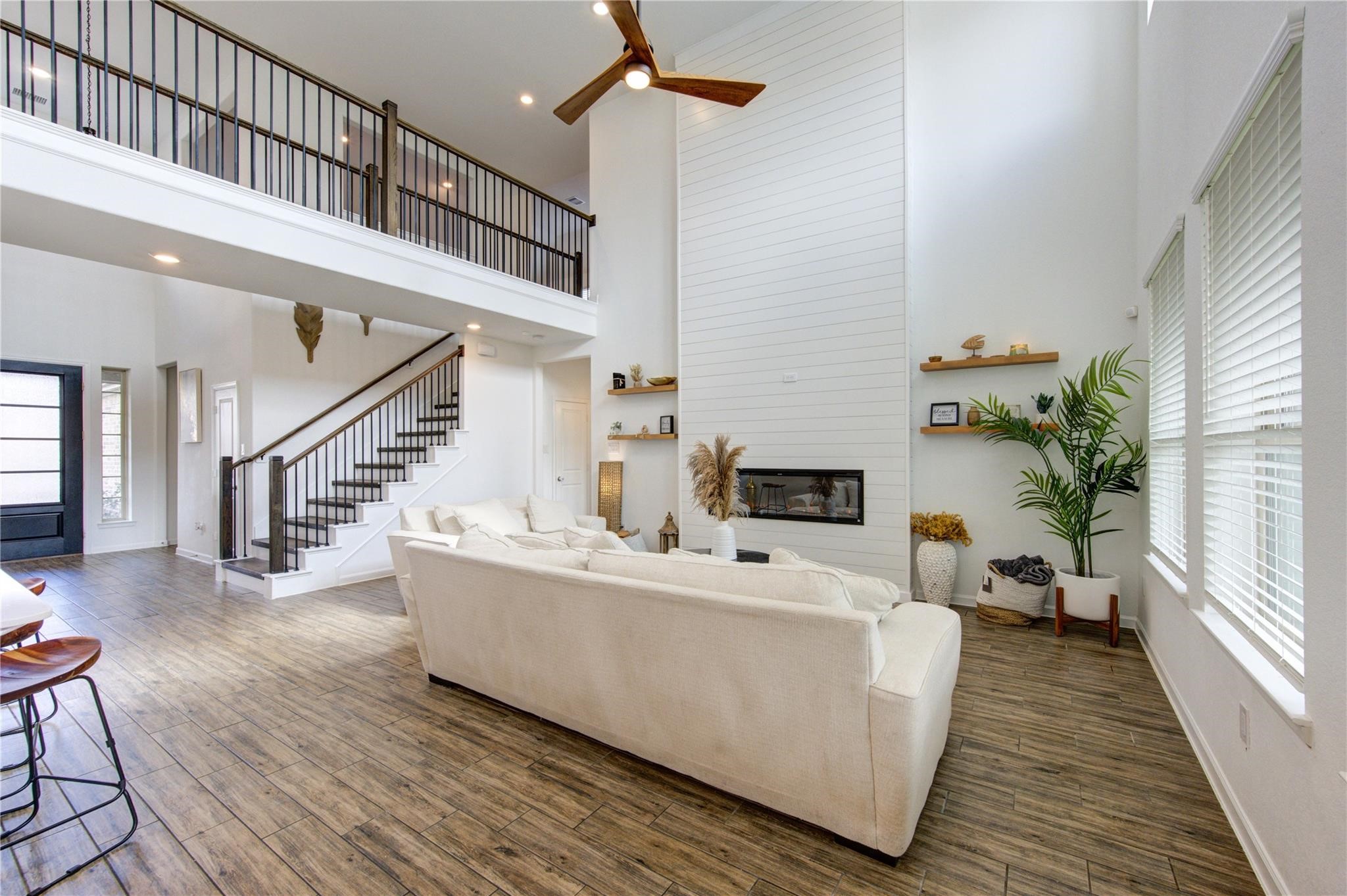 17530 Sunset Skies Road Conroe, TX 77302 - Photo 3 of 47 a living room with furniture and a potted plant