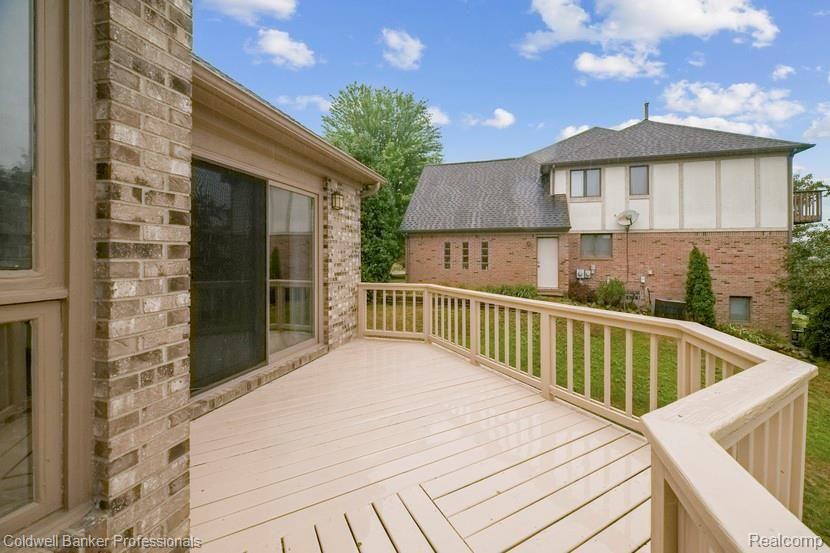 2211 South Shore Court Rochester Hills, MI 48307 - Photo 38 of 48