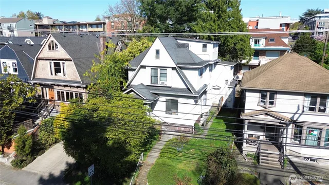 $1,500,000 | 206 12th Avenue East, Seattle, WA 98102