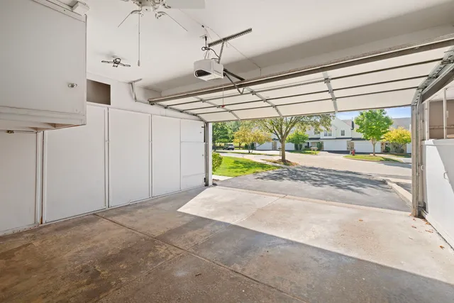 $2,600 | 1576 East Citadel Court, Palatine, IL 60074