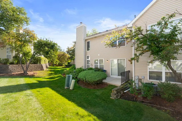 $2,600 | 1576 East Citadel Court, Palatine, IL 60074