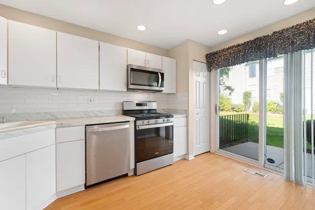 $2,600 | 1576 East Citadel Court, Palatine, IL 60074