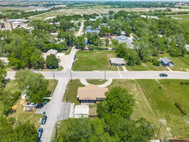 an aerial view of a house having yard