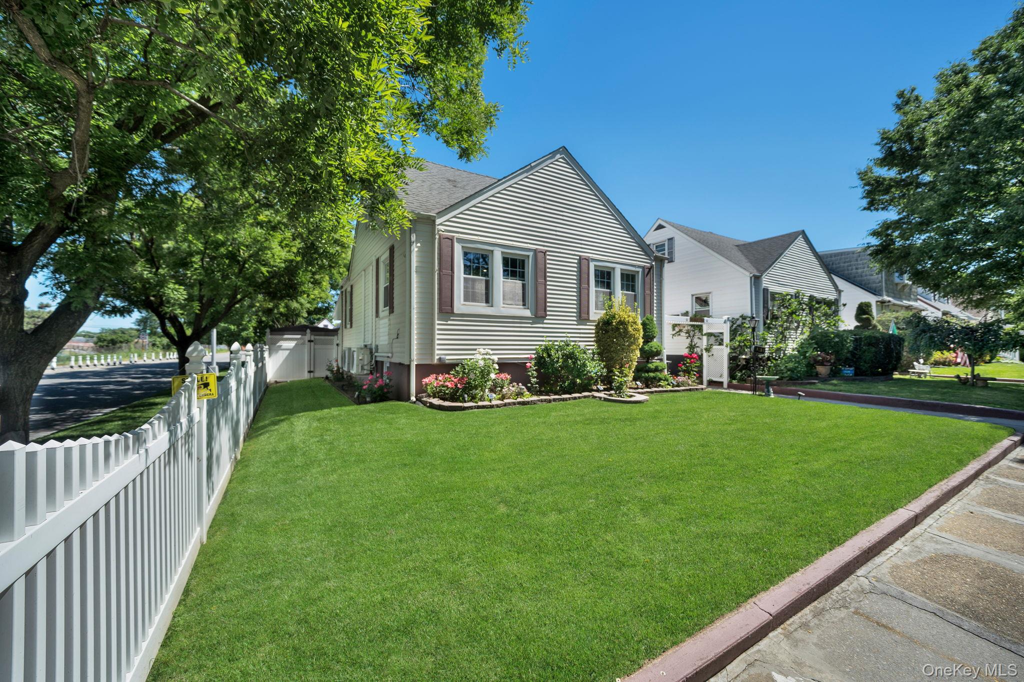 244-15 85th Road Queens, NY 11426 - Photo 2 of 30
