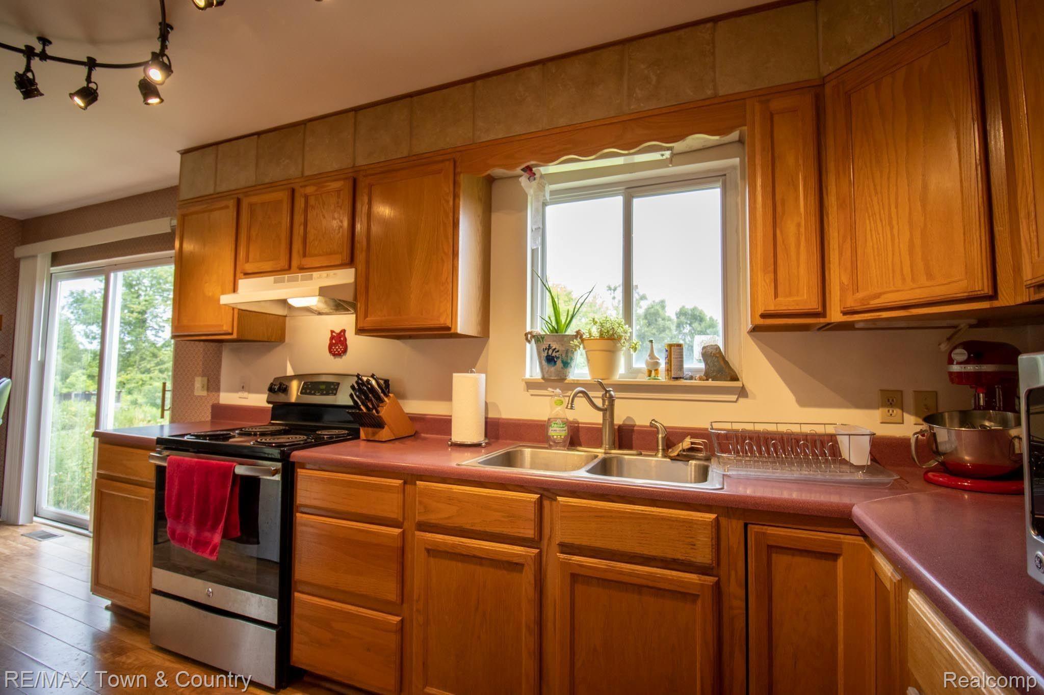 137 West Murphy Lake Road Mayville, MI 48744 - Photo 14 of 56 WsSiwPcWJ9RxTgWw3mTo@size_7k3wnx.jpg