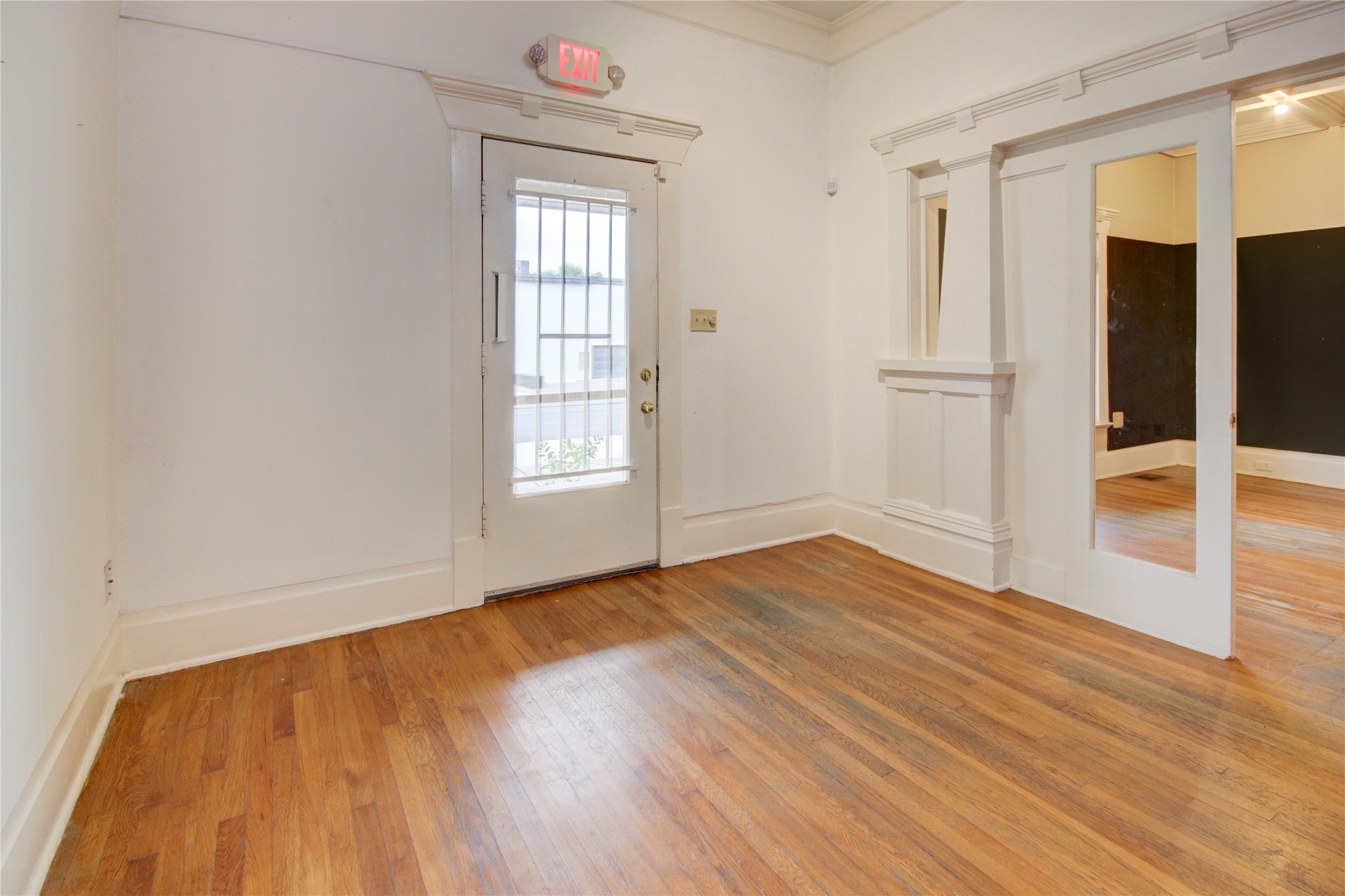 239 Westheimer Road Houston, TX 77006 - Photo 7 of 50 an empty room with wooden floor and windows
