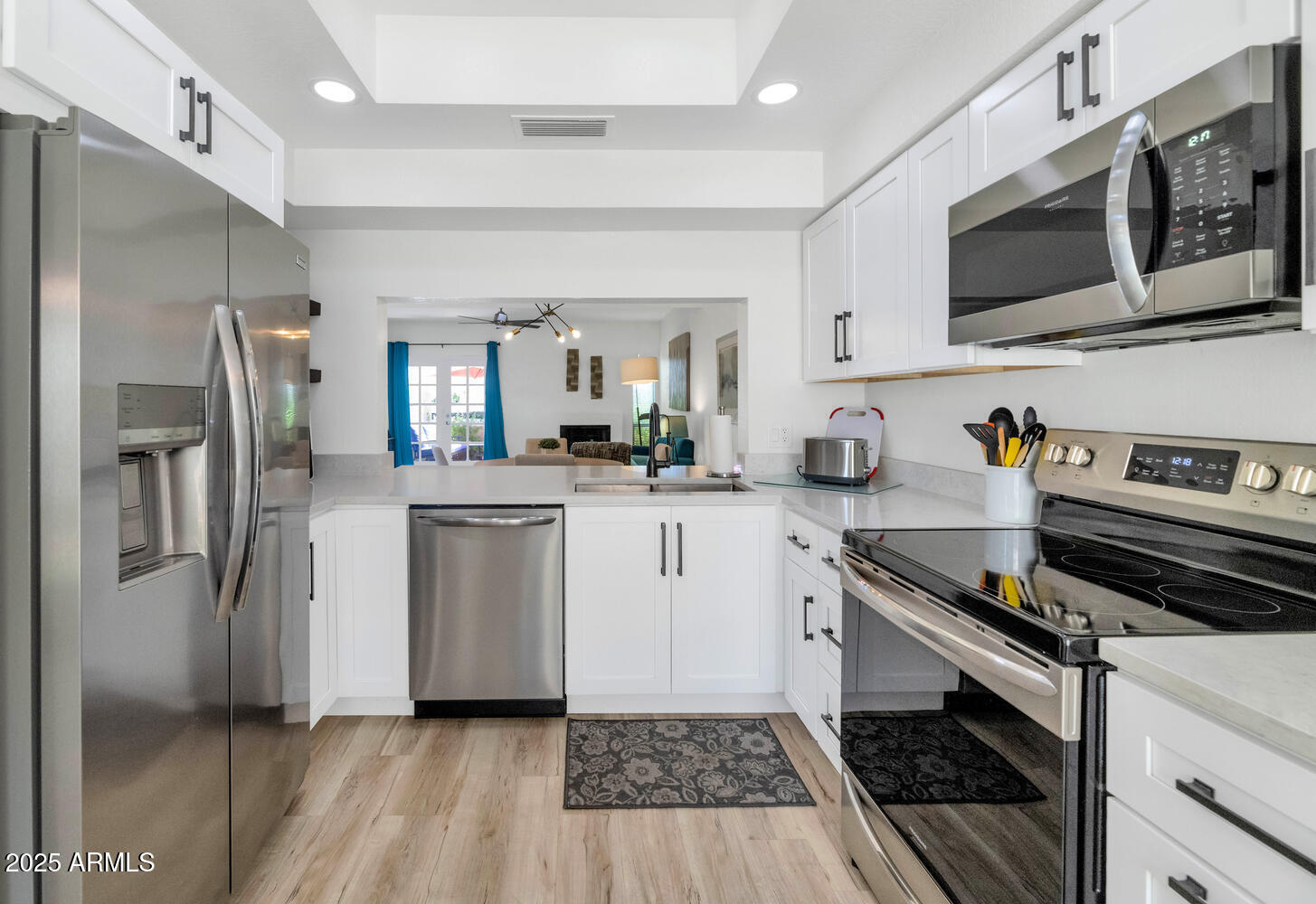 3037 East Rose Lane Phoenix, AZ 85016 - Photo 8 of 28 3037 E Rose Ln-large-012-024-TOD1858-145