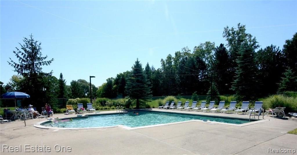 2216 Rochelle Park Drive Rochester Hills, MI 48309 - Photo 32 of 34