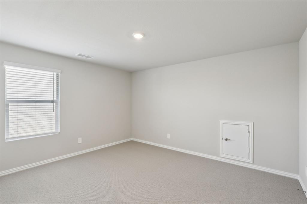 1859 Gallop Road Seagoville, TX 75159 - Photo 17 of 30 Photo is not of the actual home, but is an inspirational photo of builder’s model home and may depict options, furnishings, and/or decorator features that are not included.