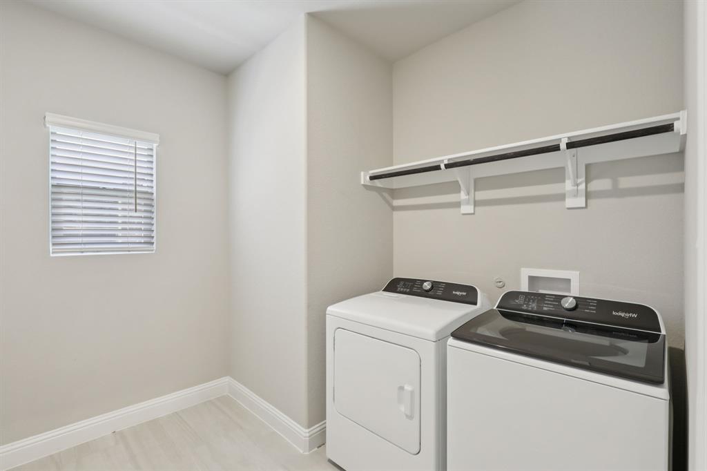 1859 Gallop Road Seagoville, TX 75159 - Photo 26 of 30 Photo is not of the actual home, but is an inspirational photo of builder’s model home and may depict options, furnishings, and/or decorator features that are not included.