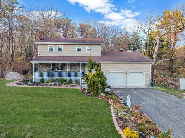 $798,000 | 231 West Woodside Avenue, Patchogue, NY 11772