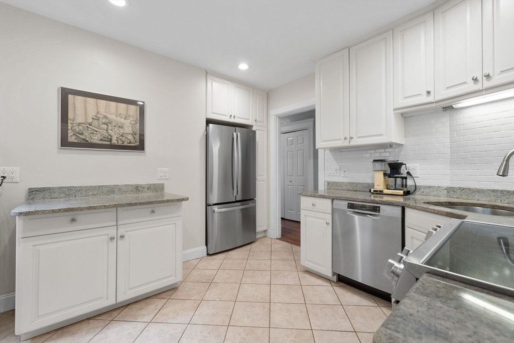 6 Parkway Road, Unit 1 Brookline, MA 02445 - Photo 6 of 15 Gallery Image 6