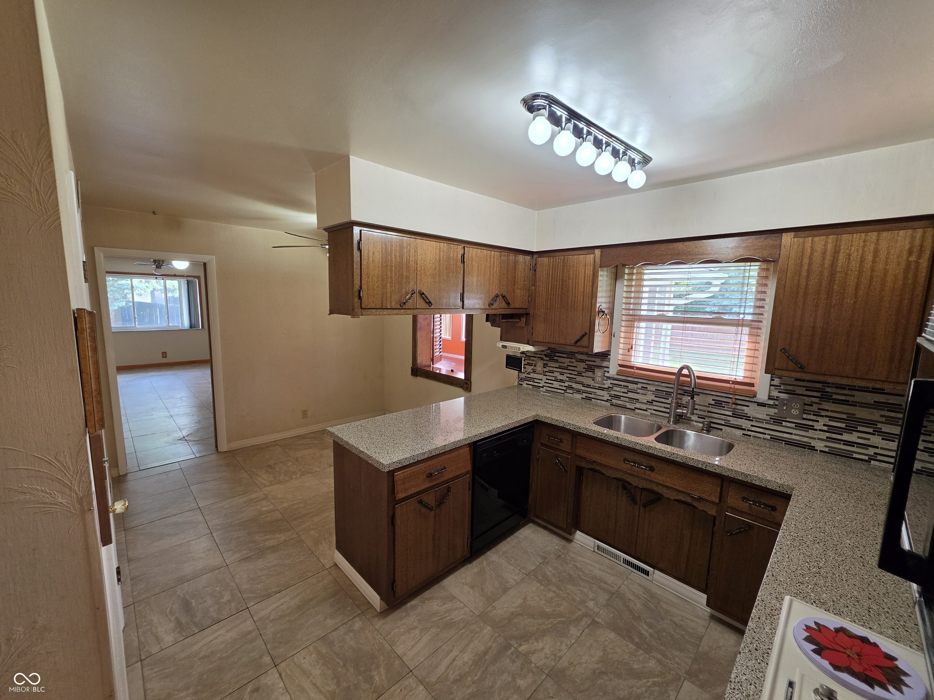 6362 Breamore Road Indianapolis, IN 46220 - Photo 13 of 32