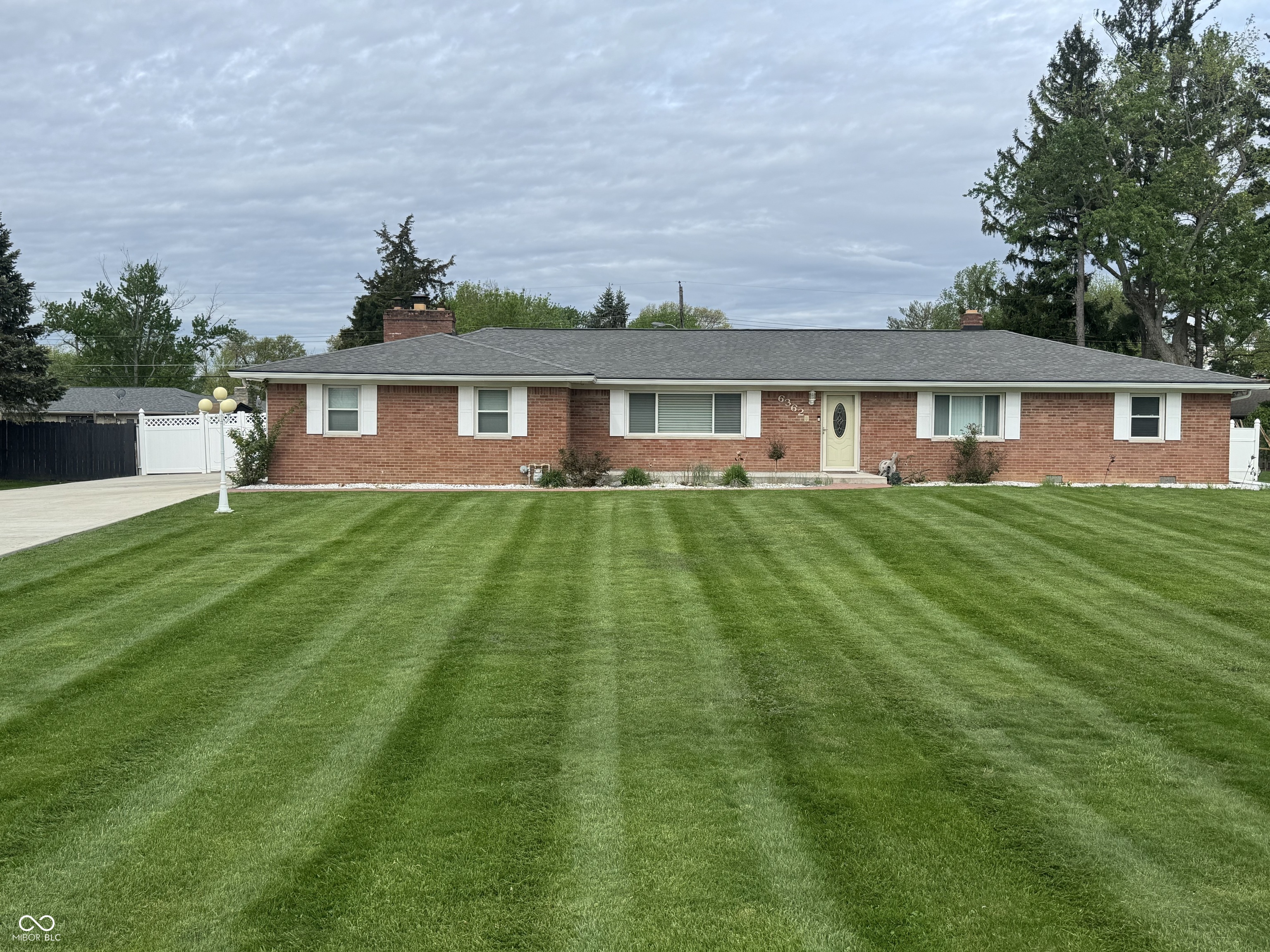 6362 Breamore Road Indianapolis, IN 46220 - Photo 2 of 32