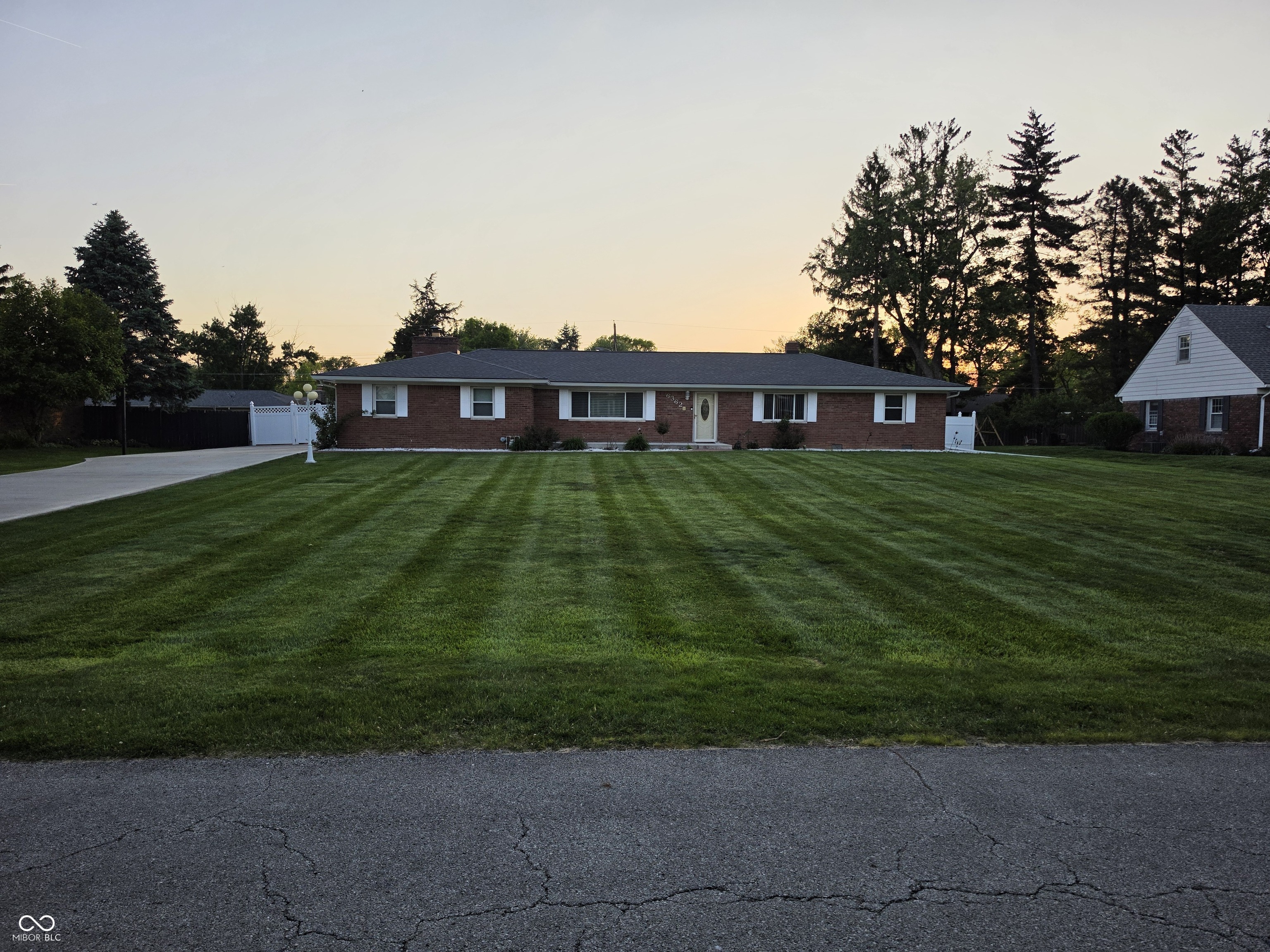 6362 Breamore Road Indianapolis, IN 46220 - Photo 3 of 32
