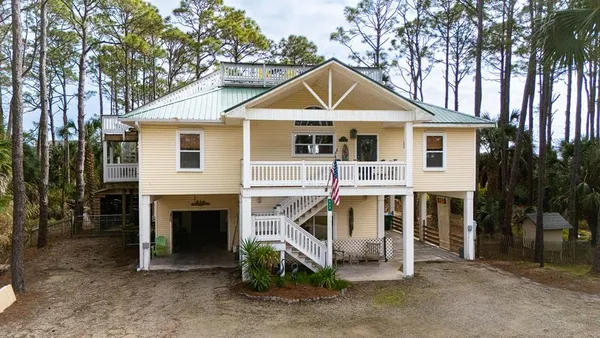 $749,000 | 548 East Pine Avenue, St. George Island, FL 32328