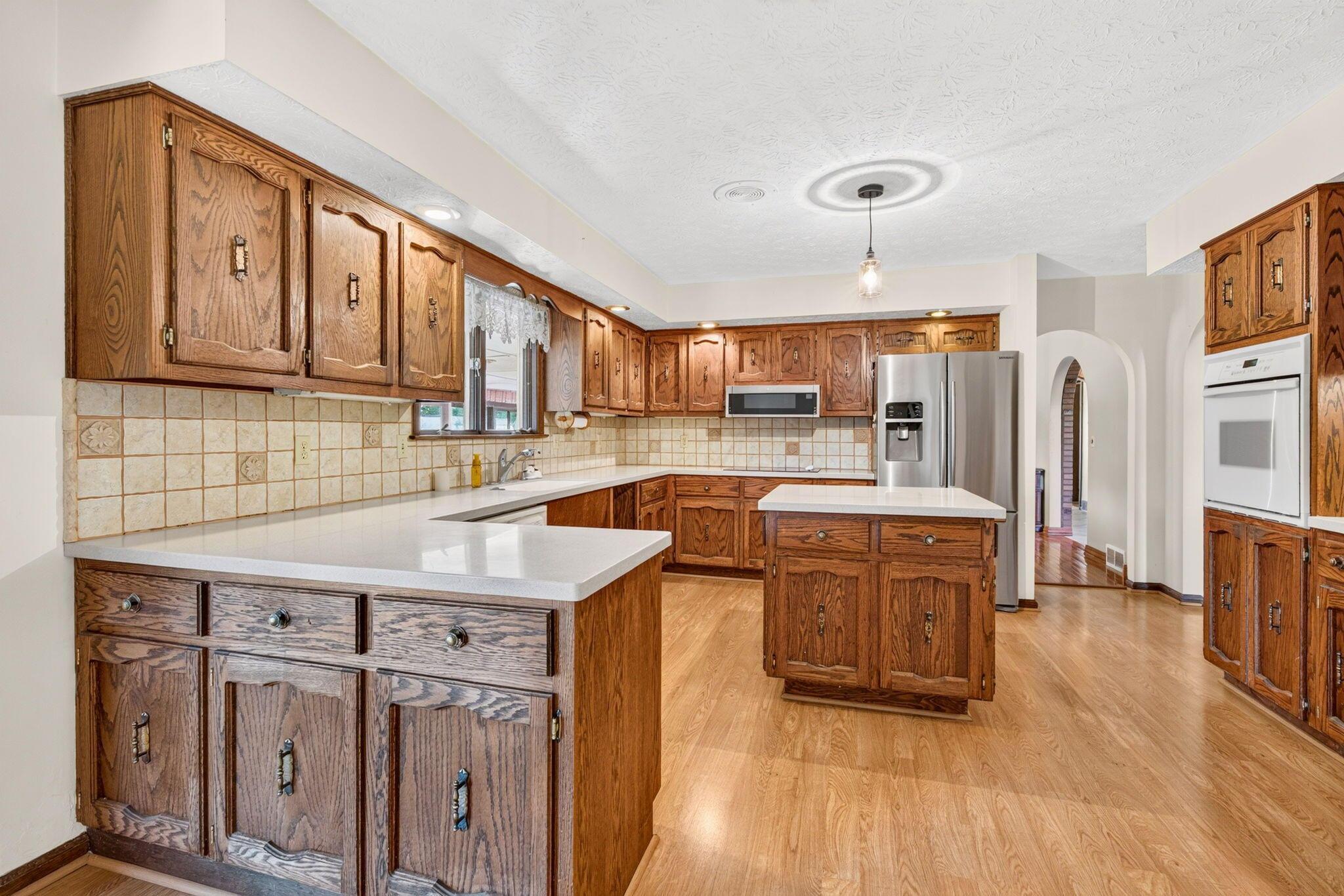 6832 Young Road Orient, OH 43146 - Photo 8 of 59 Kitchen