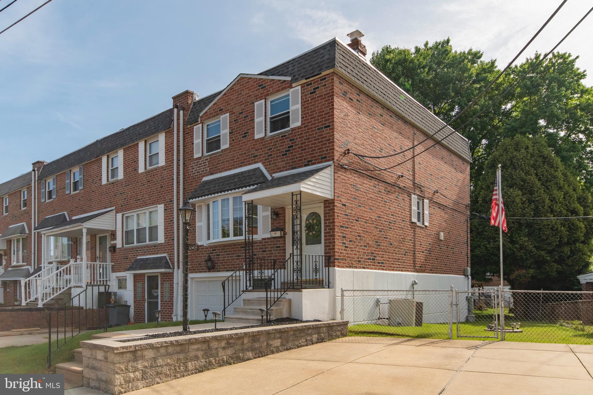 12429 Sweet Briar Road Philadelphia, PA 19154 - Photo 2 of 25