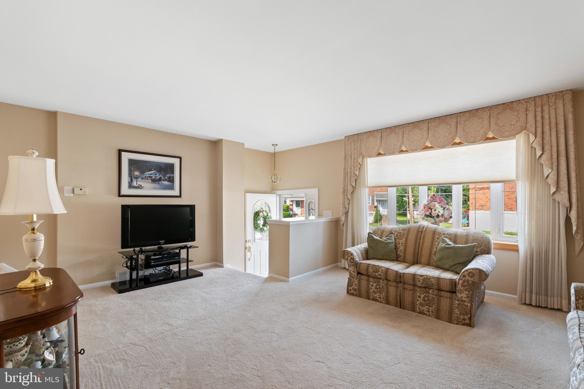 12429 Sweet Briar Road Philadelphia, PA 19154 - Photo 5 of 25