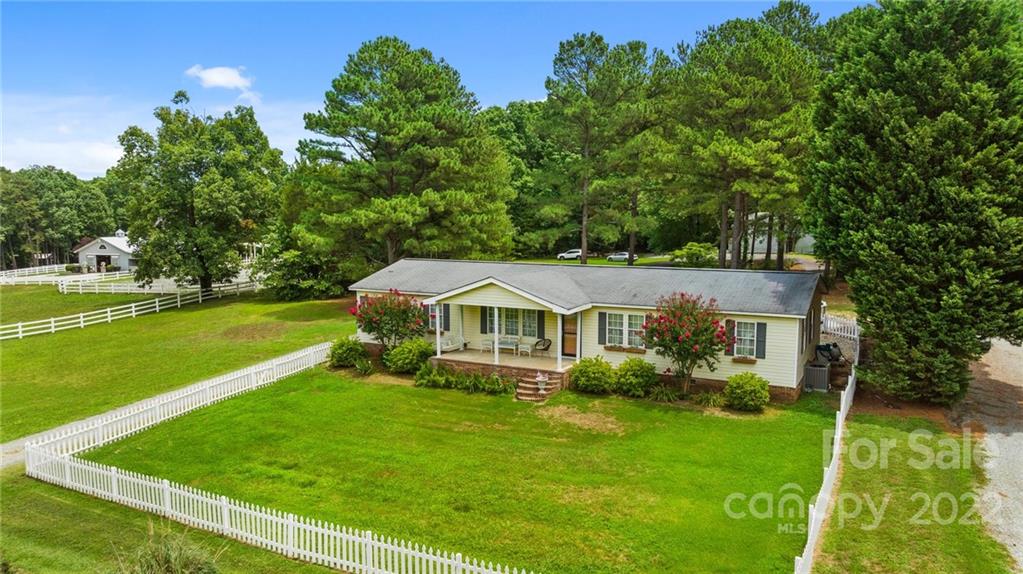 11008 Asbury Chapel Road Huntersville, NC 28078 - Photo 5 of 45 a front view of a house with garden