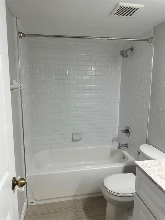658 Green Valley Road, Unit B3 Palm Harbor, FL 34683 - Photo 16 of 24 a bathroom with a shower a toilet and a tub