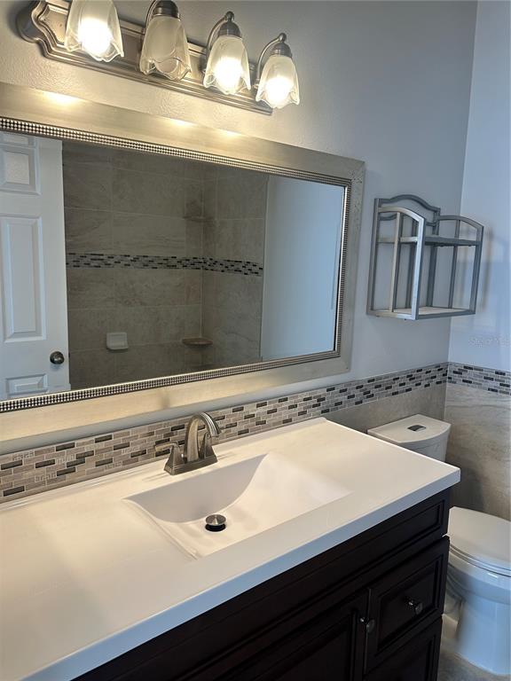 658 Green Valley Road, Unit B3 Palm Harbor, FL 34683 - Photo 21 of 24 a bathroom with a sink and a mirror