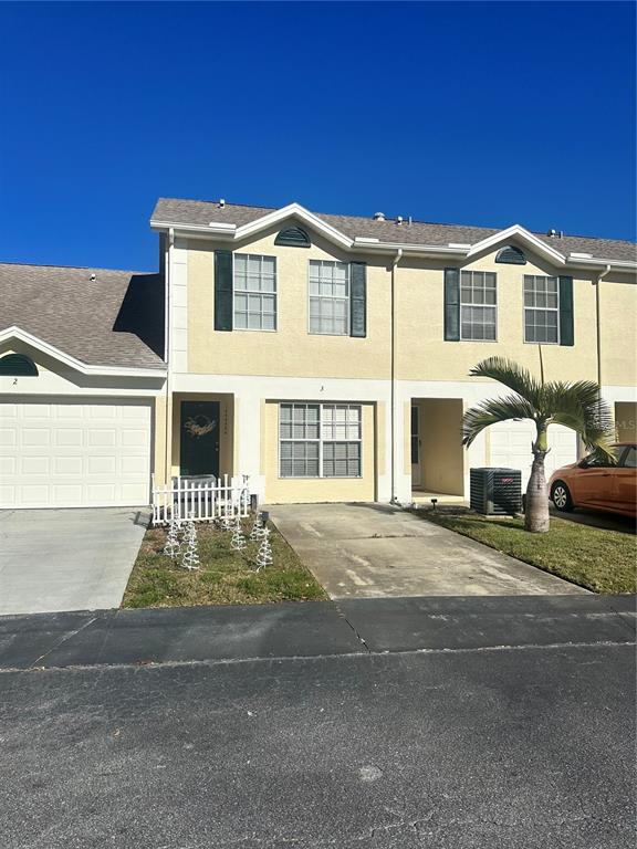 658 Green Valley Road, Unit B3 Palm Harbor, FL 34683 - Photo 3 of 24 a front view of a house with a yard