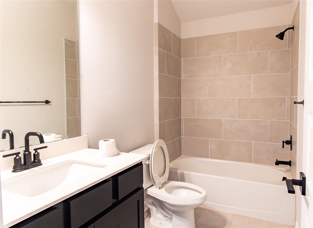 2604 Freeman Street Anna, TX 75409 - Photo 14 of 18 a bathroom with a sink mirror toilet and bathtub