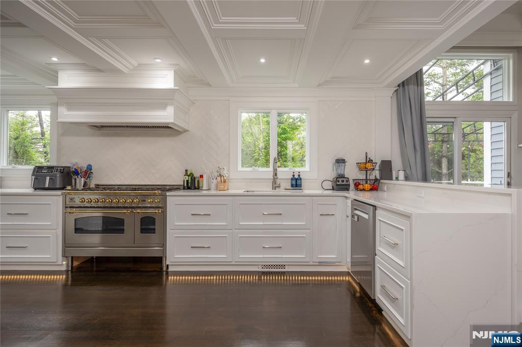 11 Gates Place Wayne, NJ 07470 - Photo 17 of 30