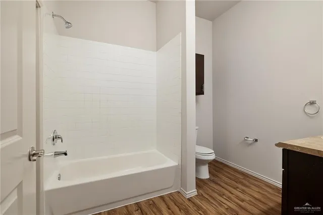 a bathroom with a bathtub and toilet