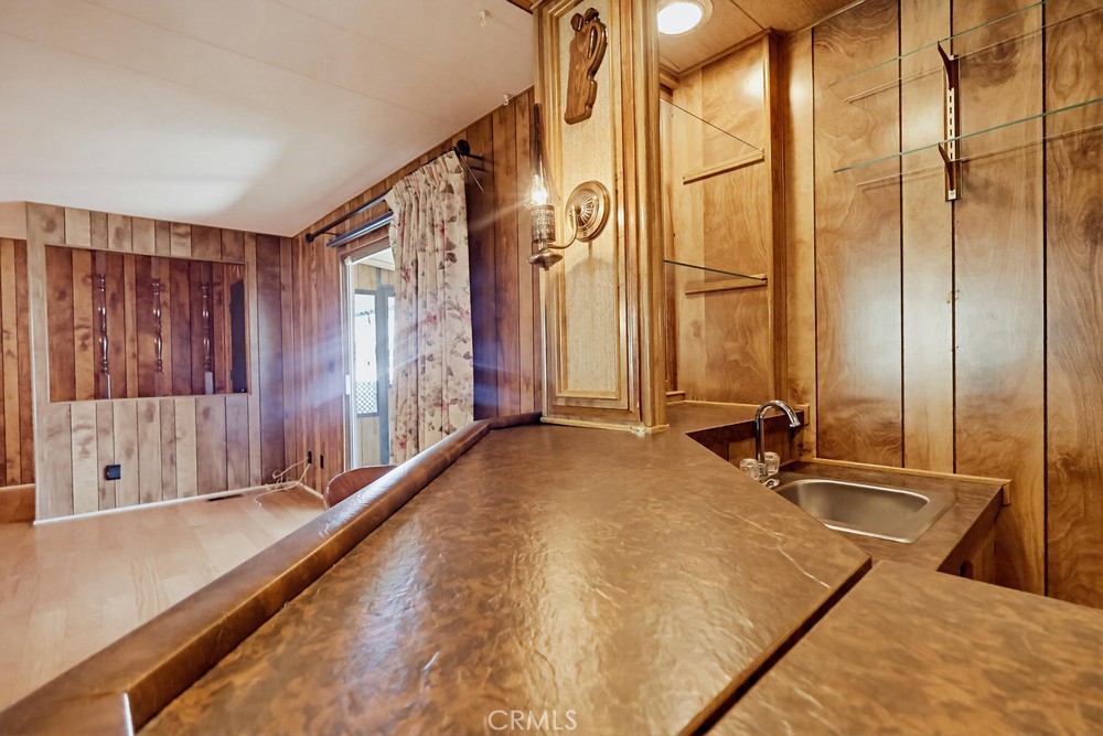 31244 North Lakehills Road Castaic, CA 91384 - Photo 14 of 72 Wet bar