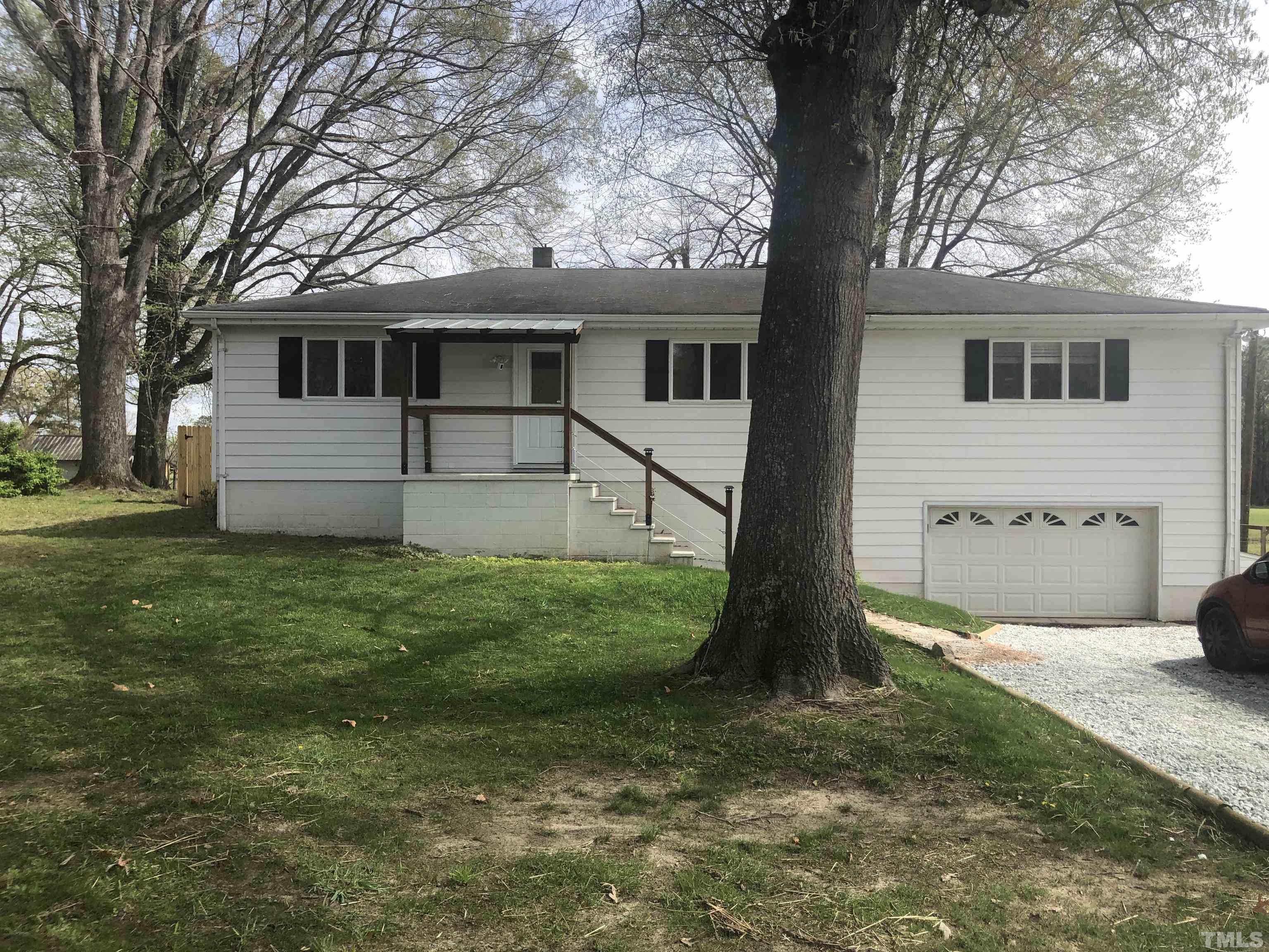 a view of a house with a backyard