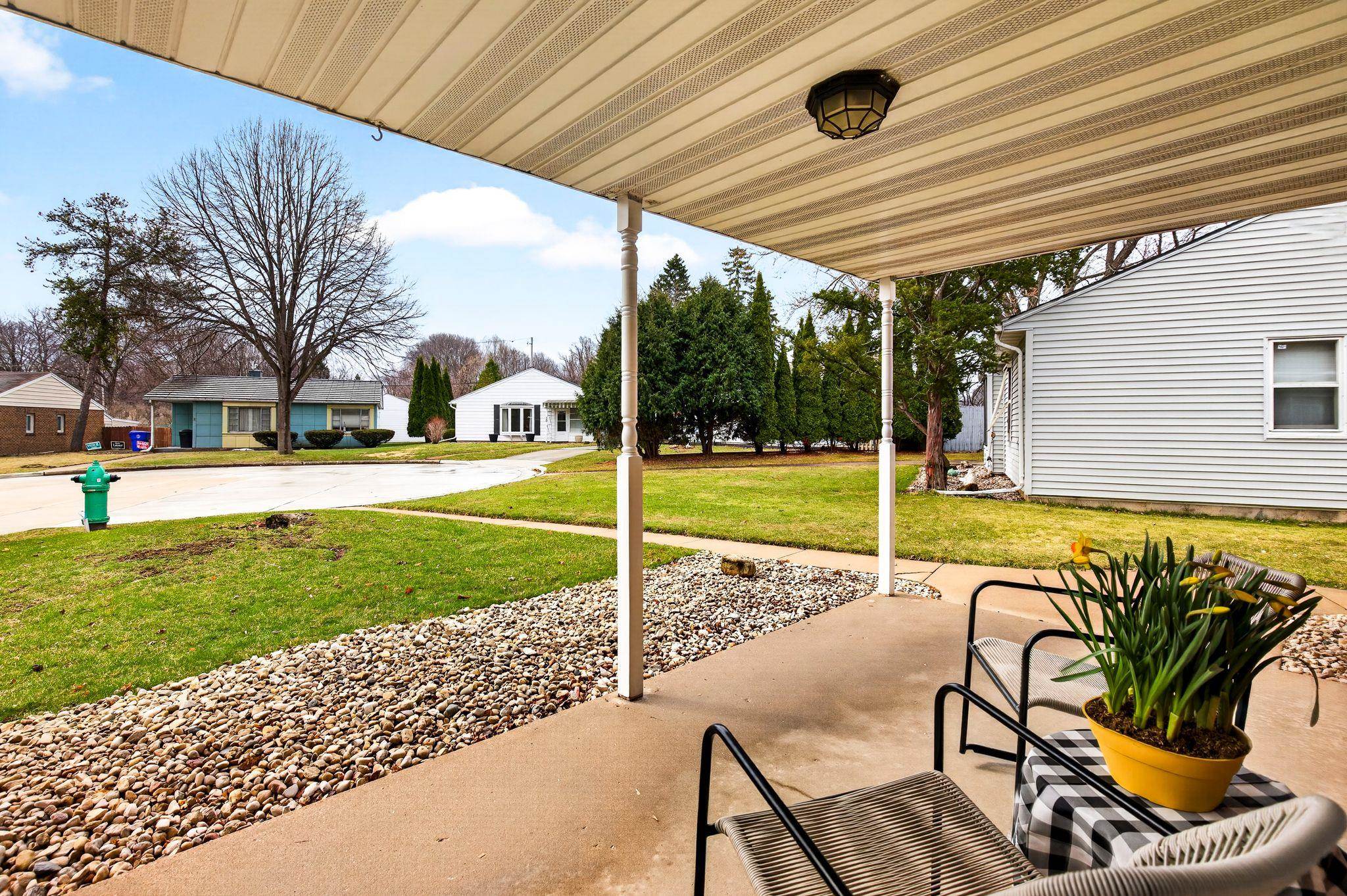 22 Johnson Court Appleton, WI 54915 - Photo 3 of 43