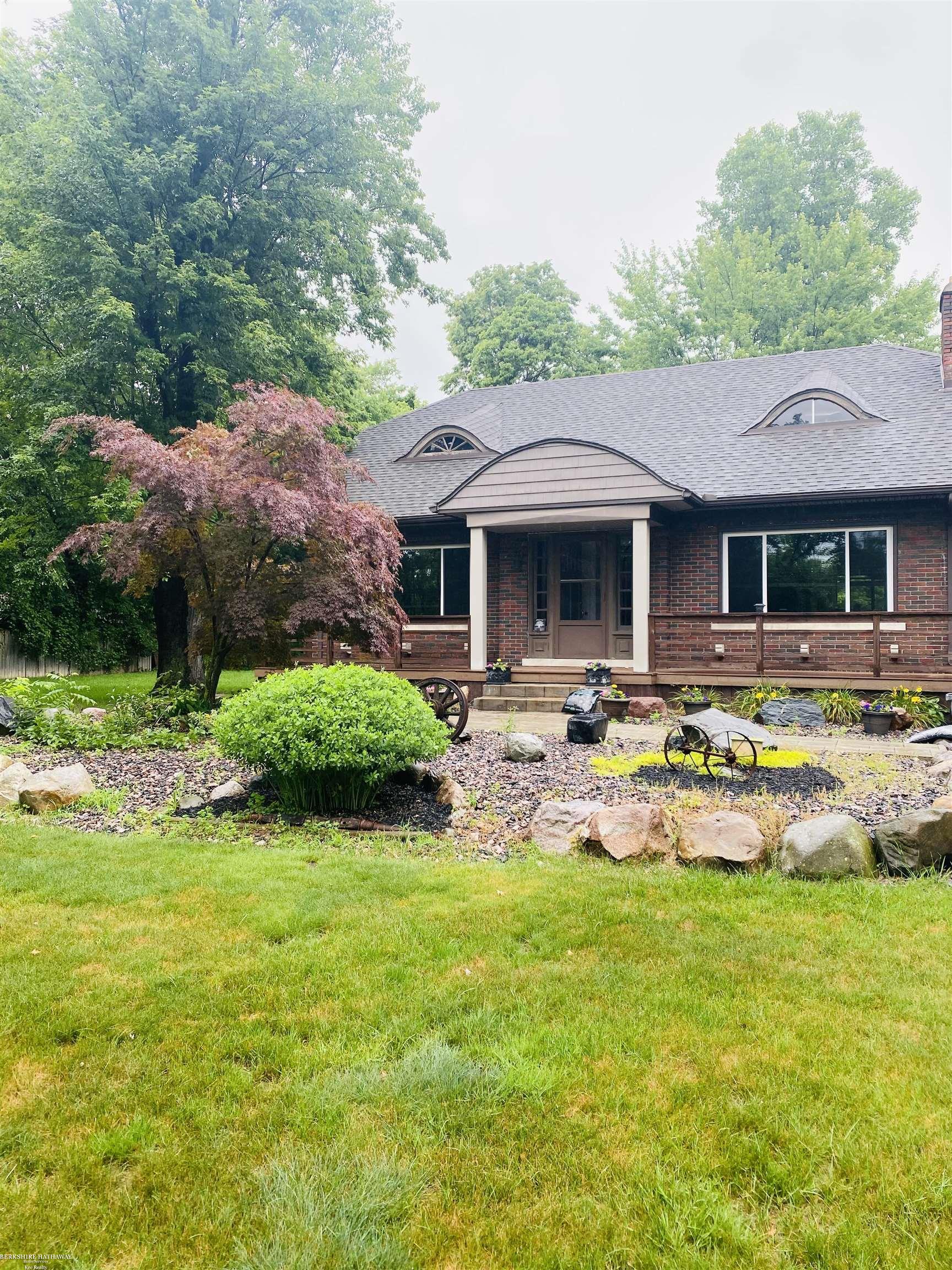 37010 Utica Road Clinton Township, MI 48036 - Photo 4 of 34 50113272-3.JPG