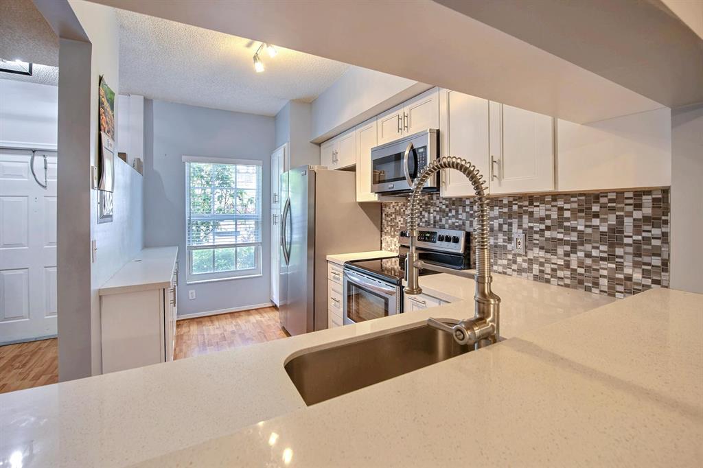 154 Southwest 96th Terrace Plantation, FL 33324 - Photo 4 of 12 a living room with furniture
