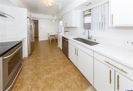 107 East Kenneth Road Glendale, CA 91207 - Photo 5 of 10