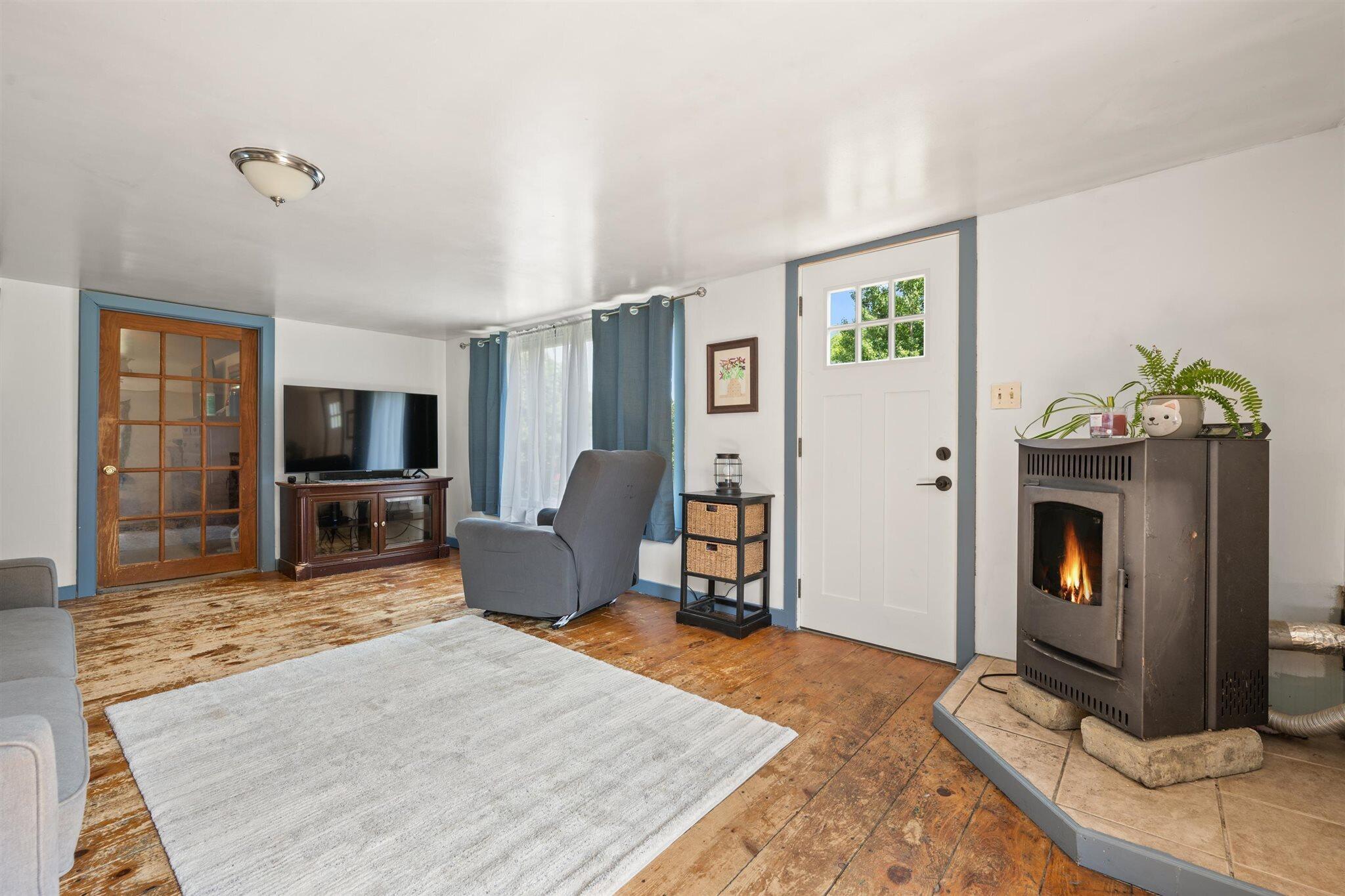 13 Race Course Road Bucksport, ME 04416 - Photo 10 of 32 10-Living Room